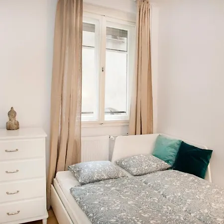 Christine-2 Bedrooms In The Downtown *