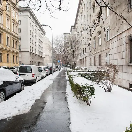 Christine-2 Bedrooms In The Downtown Apartament *