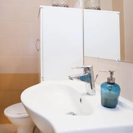 Christine-2 Bedrooms In The Downtown *