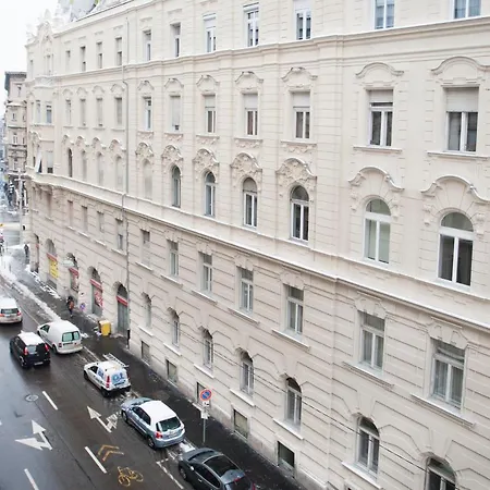 Christine-2 Bedrooms In The Downtown Apartment Budapest